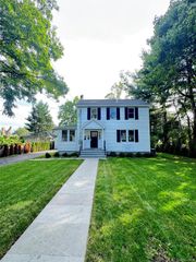 118 Willow Street, Roslyn Heights, NY 11577