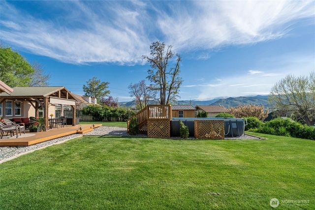 1104 N Baker, East Wenatchee, WA 90880