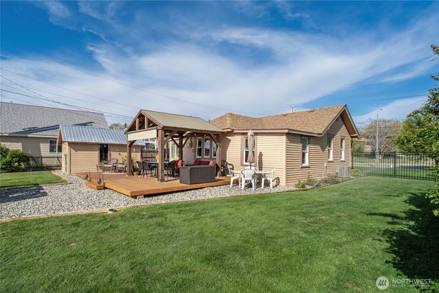 1104 N Baker, East Wenatchee, WA 90880