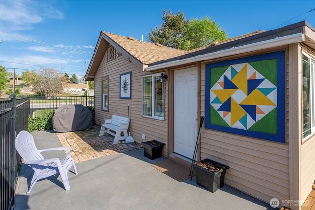 1104 N Baker, East Wenatchee, WA 90880