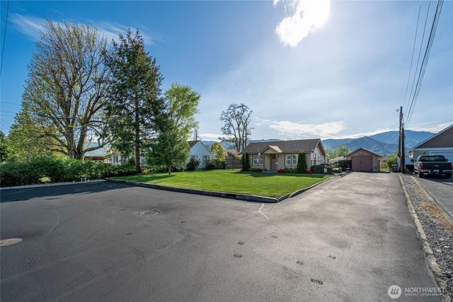 1104 N Baker, East Wenatchee, WA 90880