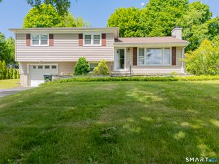 33 Kingswood Road, Danbury, CT 06811