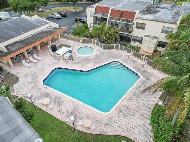 301 N Pine Island Road 107, Plantation, FL 33324