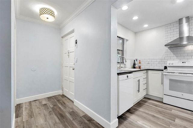 301 N Pine Island Road 107, Plantation, FL 33324