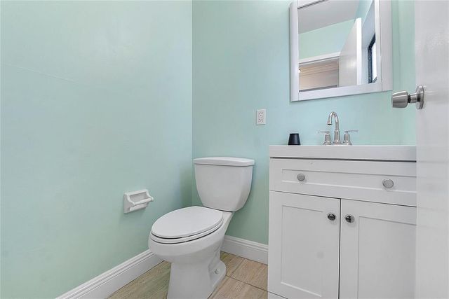 301 N Pine Island Road 107, Plantation, FL 33324