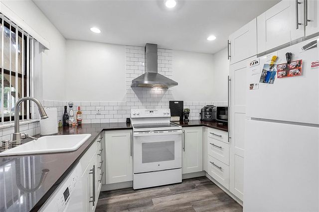 301 N Pine Island Road 107, Plantation, FL 33324