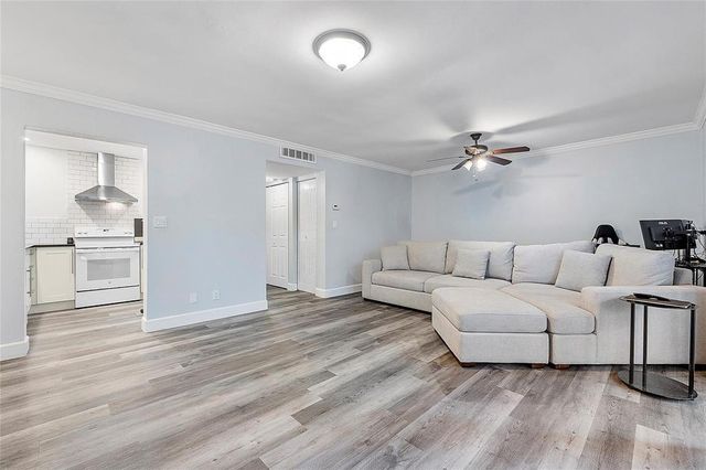 301 N Pine Island Road 107, Plantation, FL 33324