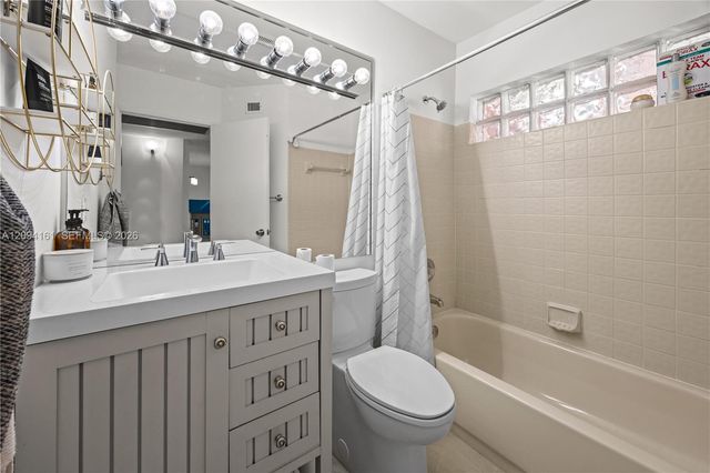 10631 NW 14th Street 222, Plantation, FL 33322