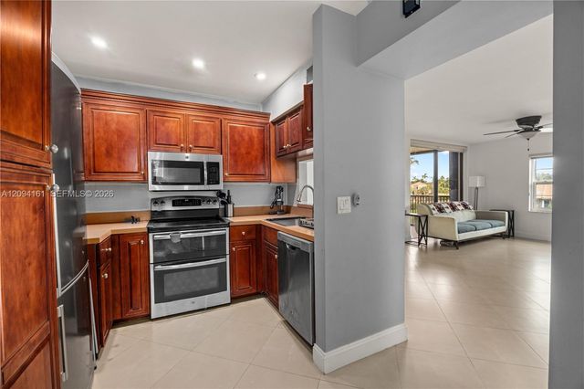 10631 NW 14th Street 222, Plantation, FL 33322