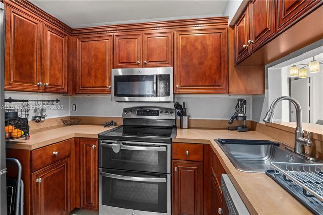 10631 NW 14th Street 222, Plantation, FL 33322