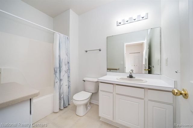 1291 Azalea Lane 120, Waterford, MI 48327