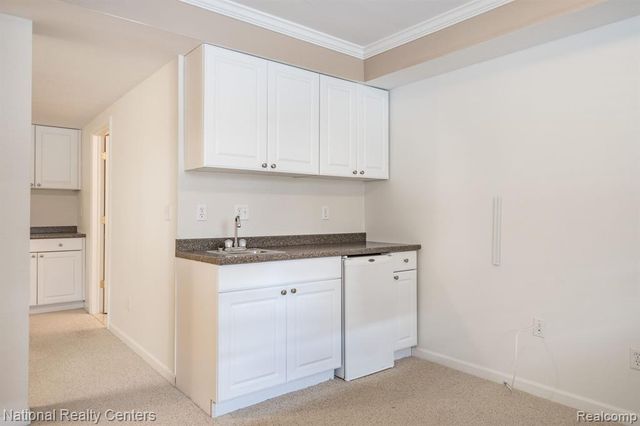 1291 Azalea Lane 120, Waterford, MI 48327