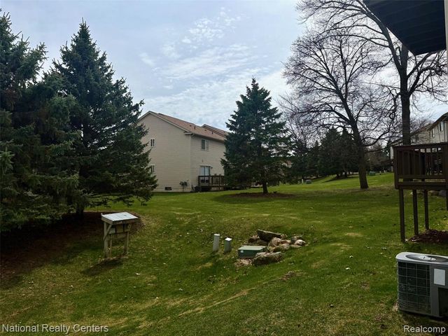 1291 Azalea Lane 120, Waterford, MI 48327
