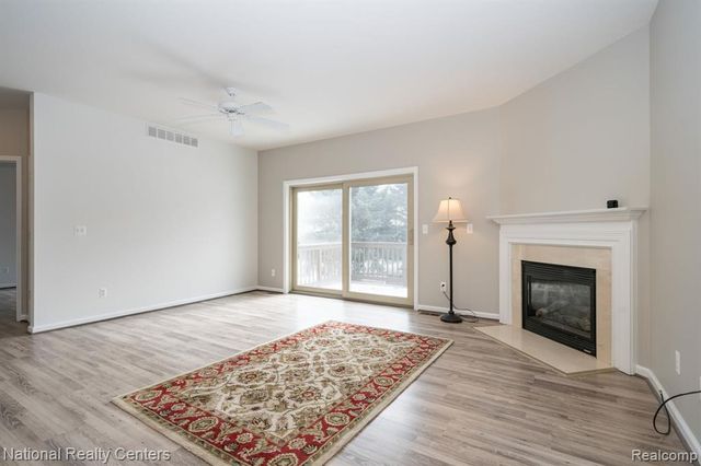 1291 Azalea Lane 120, Waterford, MI 48327