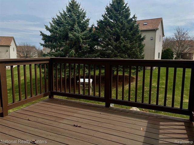 1291 Azalea Lane 120, Waterford, MI 48327