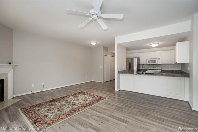 1291 Azalea Lane 120, Waterford, MI 48327