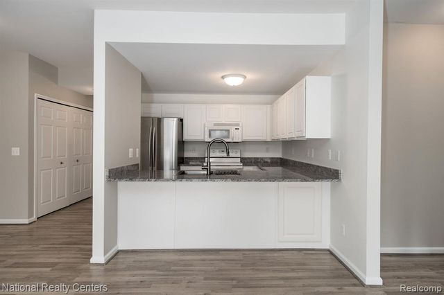 1291 Azalea Lane 120, Waterford, MI 48327