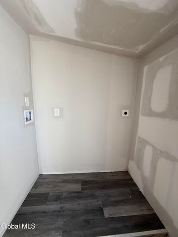 1320 4th Avenue, Schenectady, NY 12303