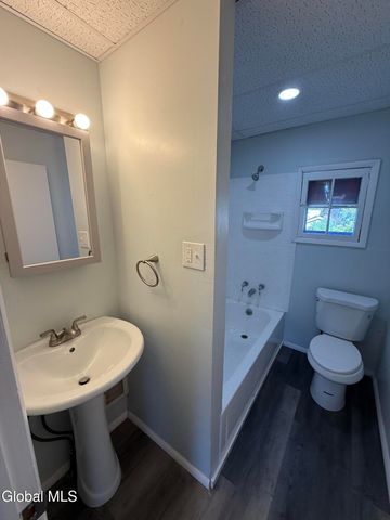 1320 4th Avenue, Schenectady, NY 12303