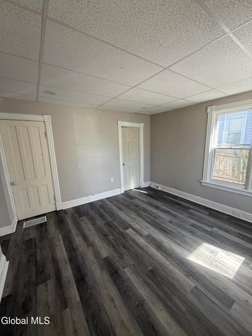 1320 4th Avenue, Schenectady, NY 12303