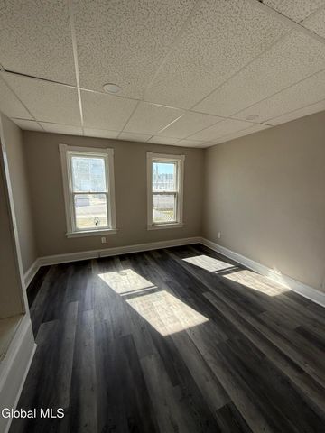 1320 4th Avenue, Schenectady, NY 12303