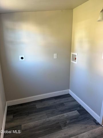 1320 4th Avenue, Schenectady, NY 12303