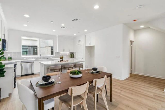 2572 Delphinium Lane, Carlsbad, CA 92008