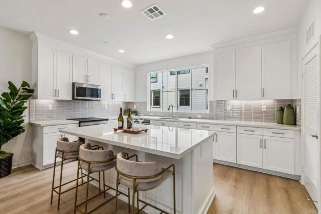 2572 Delphinium Lane, Carlsbad, CA 92008