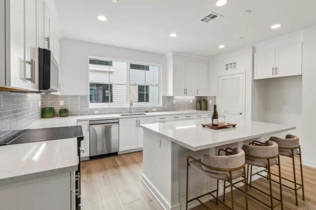 2572 Delphinium Lane, Carlsbad, CA 92008
