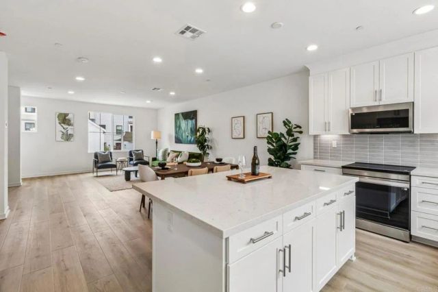 2572 Delphinium Lane, Carlsbad, CA 92008