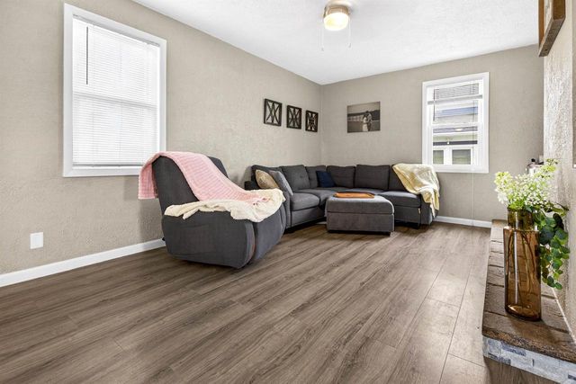 327 W 7TH AVENUE, Oshkosh, WI 54902