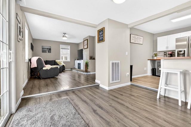 327 W 7TH AVENUE, Oshkosh, WI 54902