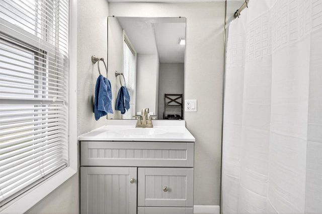 327 W 7TH AVENUE, Oshkosh, WI 54902