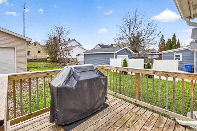 327 W 7TH AVENUE, Oshkosh, WI 54902