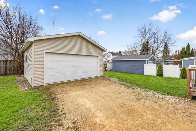 327 W 7TH AVENUE, Oshkosh, WI 54902