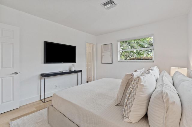 4461 NE 19th Avenue, Oakland Park, FL 33308