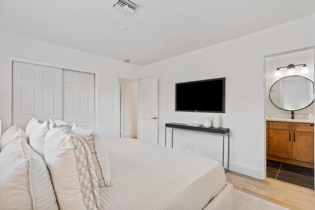 4461 NE 19th Avenue, Oakland Park, FL 33308