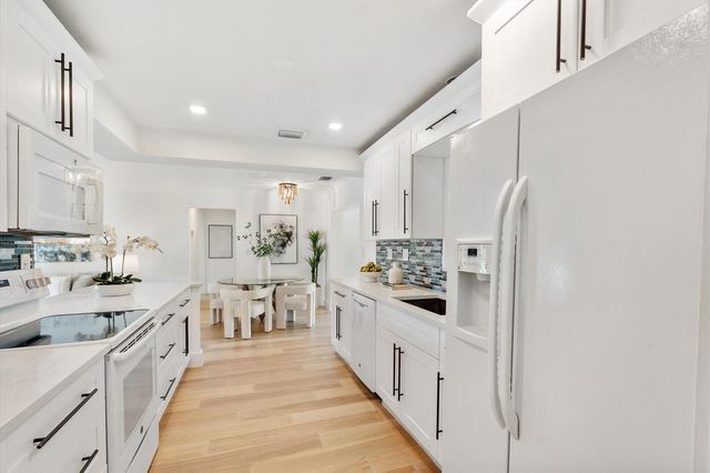 4461 NE 19th Avenue, Oakland Park, FL 33308
