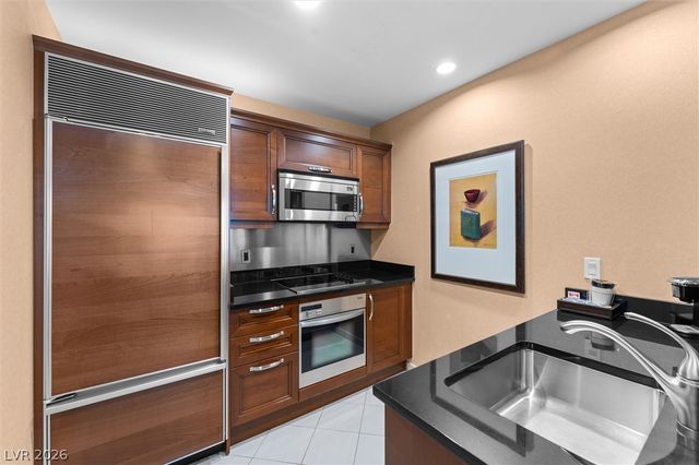 135 East Harmon Avenue 2120, Las Vegas, NV 89109