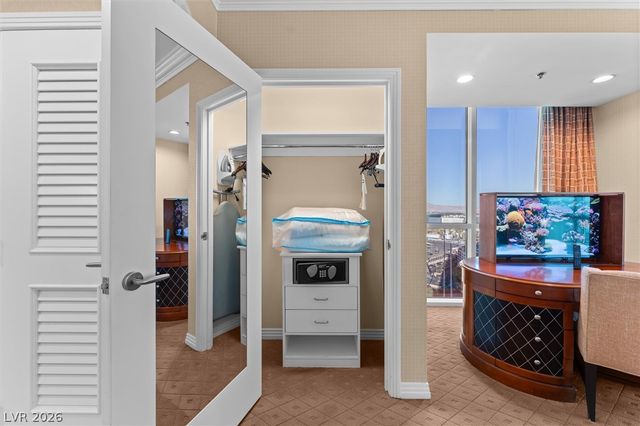 135 East Harmon Avenue 2120, Las Vegas, NV 89109