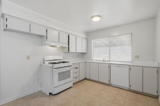 6944 Woodmore Oaks Dr, Orangevale, CA 95662