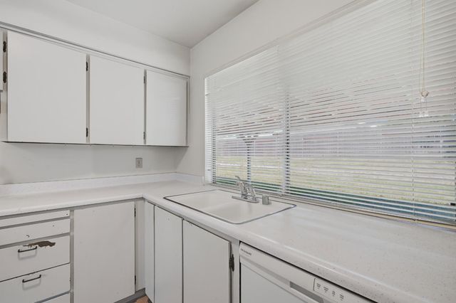 6944 Woodmore Oaks Dr, Orangevale, CA 95662