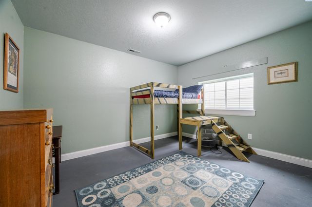 6112 Woodbine Drive, Pasco, WA 99301