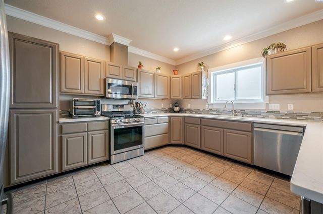 6112 Woodbine Drive, Pasco, WA 99301