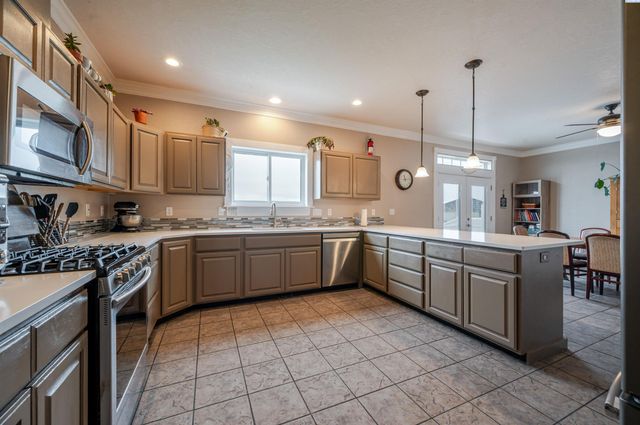 6112 Woodbine Drive, Pasco, WA 99301