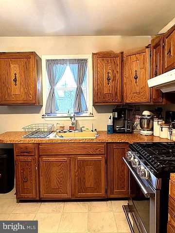 805 CROZIER AVE, National Park, NJ 08063