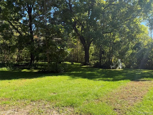 16649 Dixie Highway, Davisburg, MI 48350