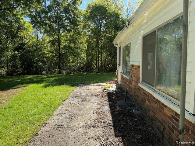 16649 Dixie Highway, Davisburg, MI 48350