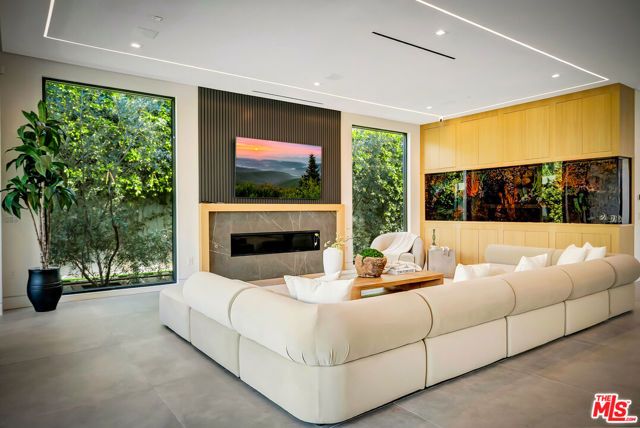 15743 Hesby Street, Encino (los Angeles), CA 91436