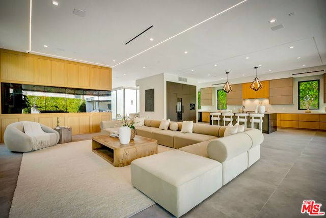 15743 Hesby Street, Encino (los Angeles), CA 91436